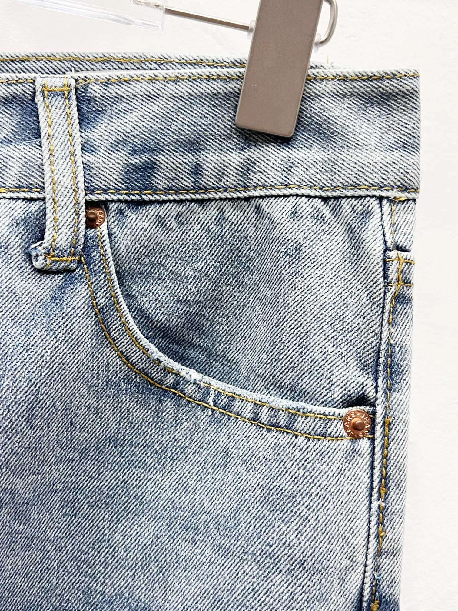 P250 Style number: (c077) GALLERY DEPT. Denim splicing flame🔥flare pants washed and distressed spliced jeans -Original purchase and pattern making to truly restore the ultimate vintage texture -Original hardware accessories, washed and other elevators, QR code analysis are all purchased from the original factory, high degree of restoration, welcome to compare with a certain product ~ -Three-dimensional version Loose and comfortable, not picky about the figure, taller and slimmer, factory Seiko, original factory quality control, same style for men and women, can be matched with couples Versatile recommendation: must-have jeans for all seasons Color: blue Size: S-XXL (28-36)